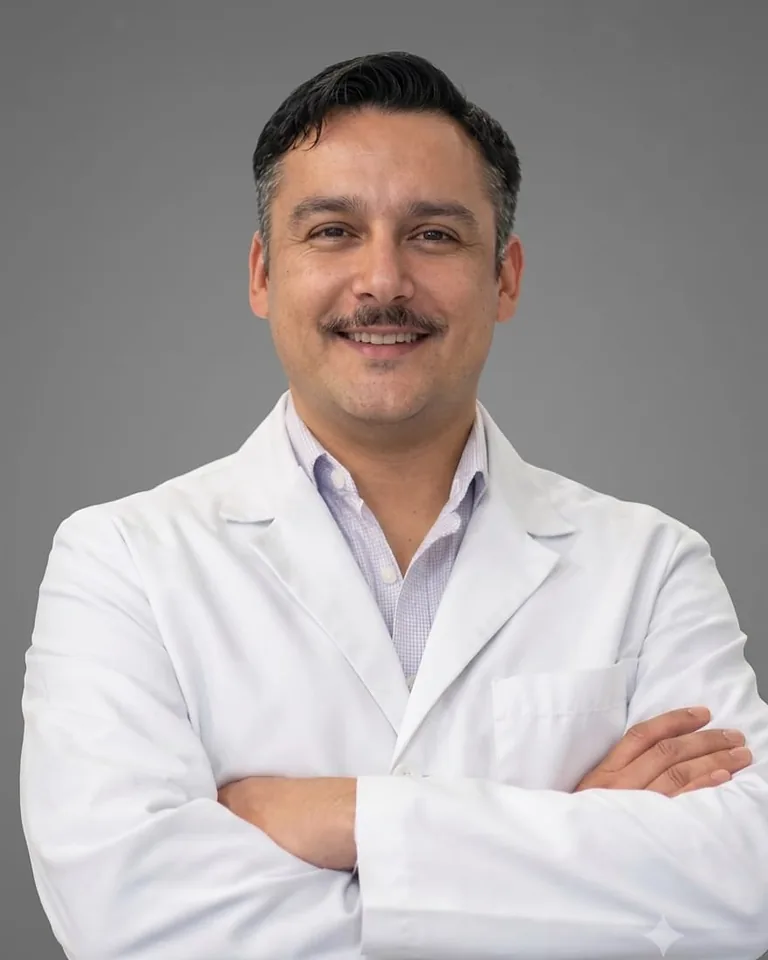 Dr. Javier Arcos P., especialista en Cirugía General